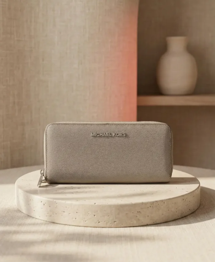 Billetera MICHAEL KORS de piel gris claro