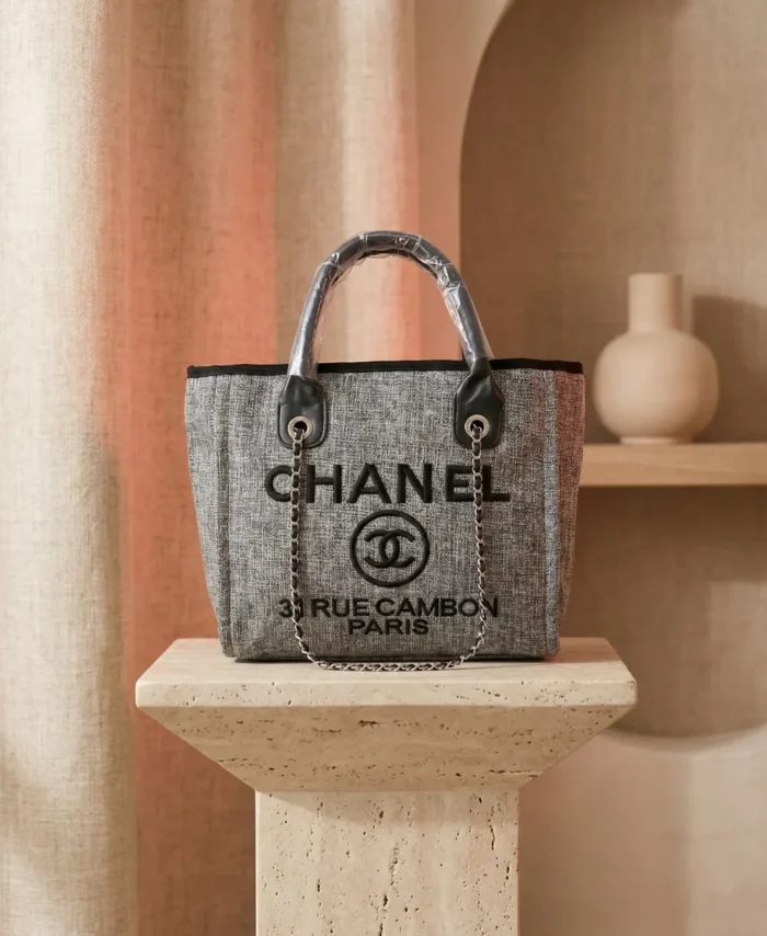 Bolso Tote mediano Deauville de tweed de Chanel